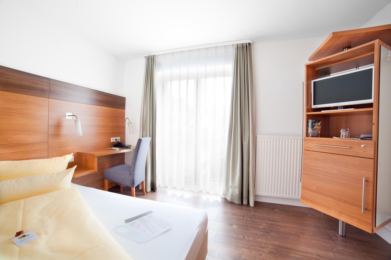 Allgovia Hotel Garni Ванген-им-Альгой Экстерьер фото
